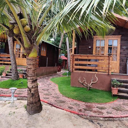 Breezywood Resort Malvan Bagian luar foto