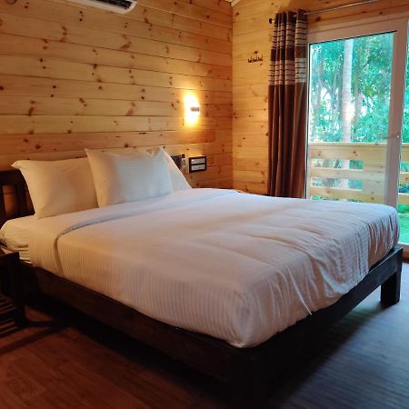 Breezywood Resort Malvan Bagian luar foto