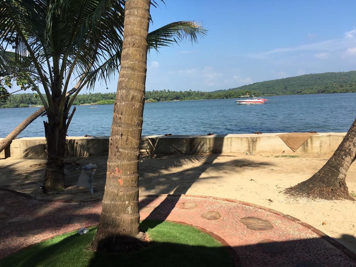 Breezywood Resort Malvan Bagian luar foto