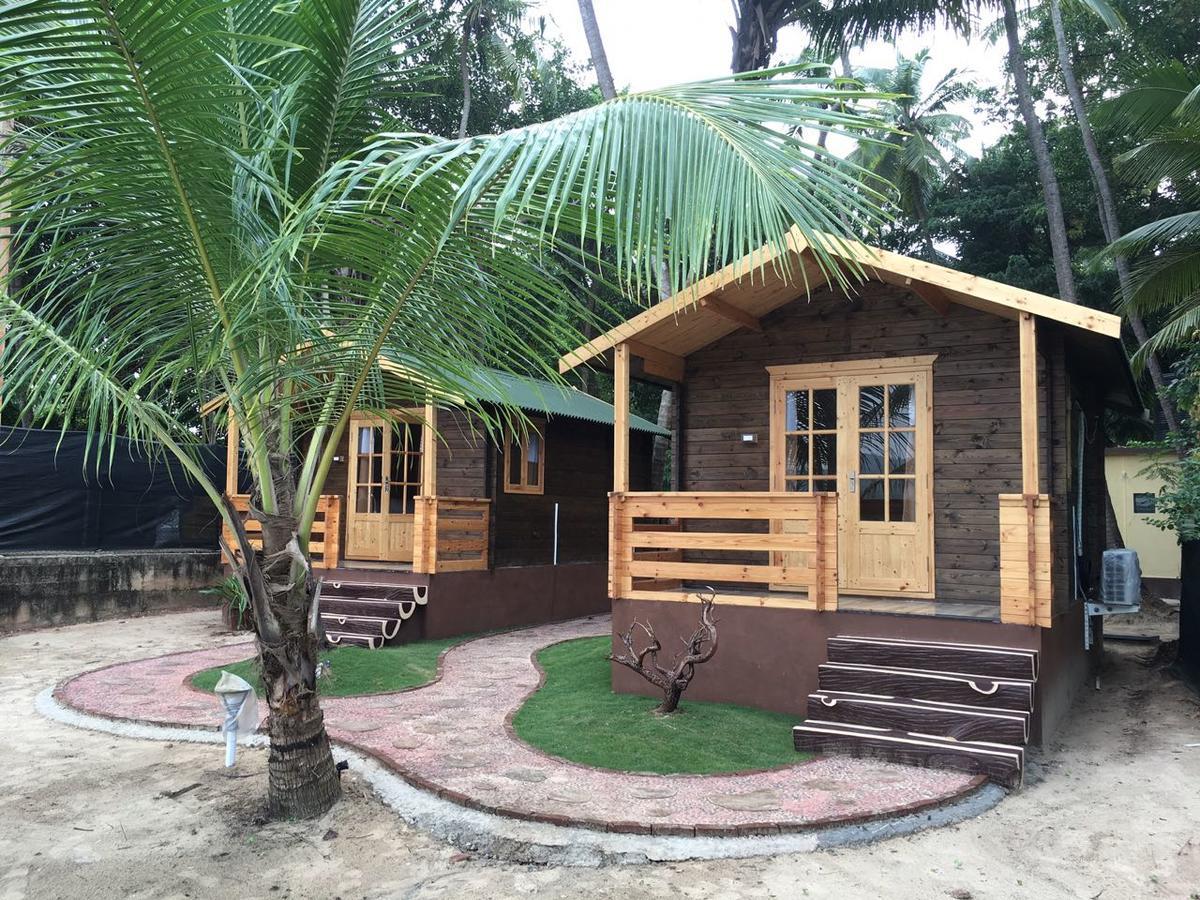 Breezywood Resort Malvan Bagian luar foto