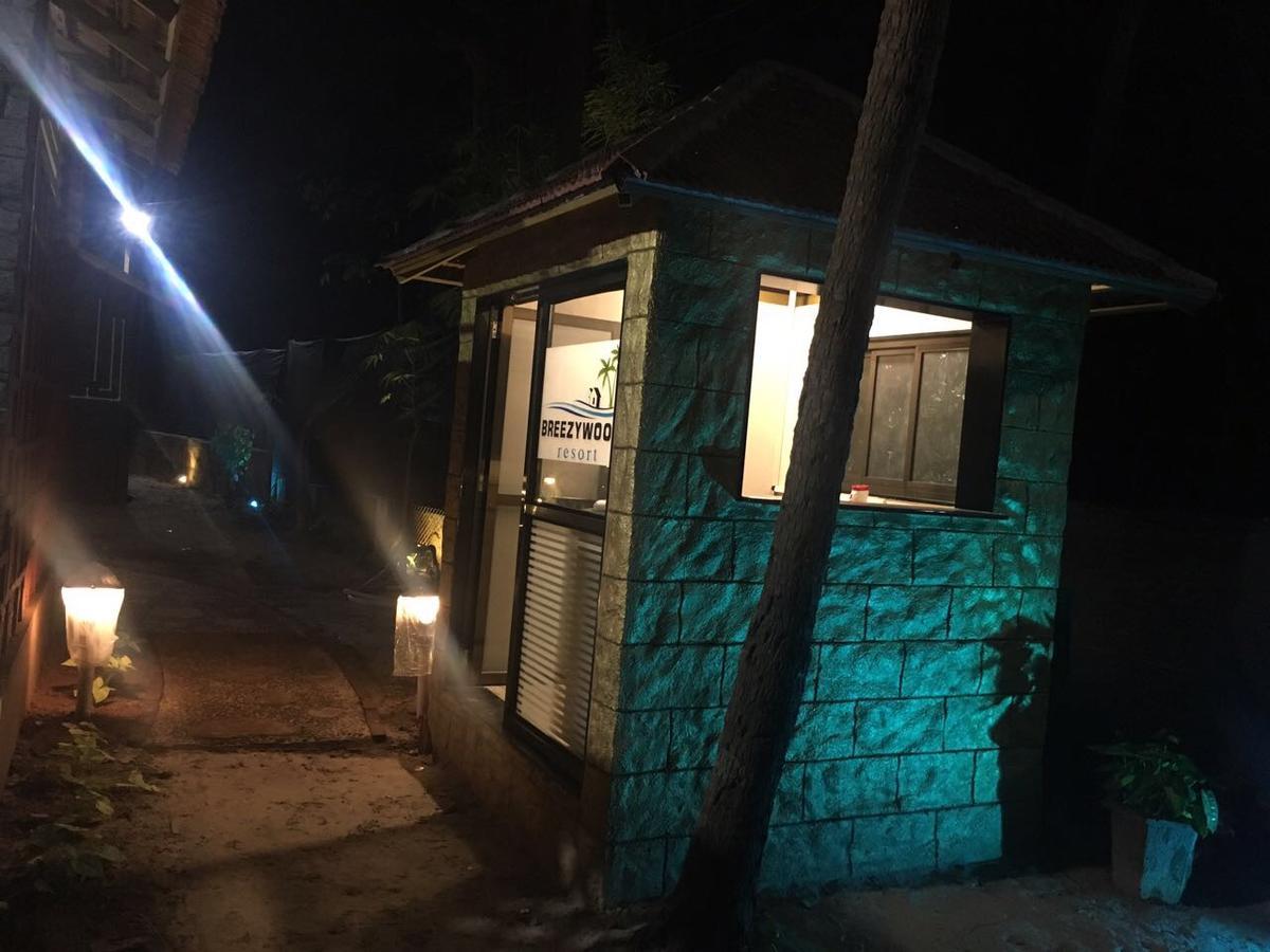 Breezywood Resort Malvan Bagian luar foto