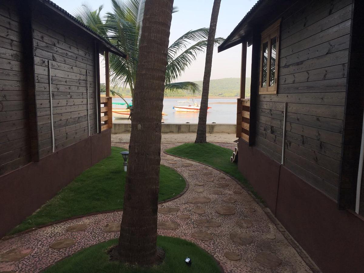 Breezywood Resort Malvan Bagian luar foto