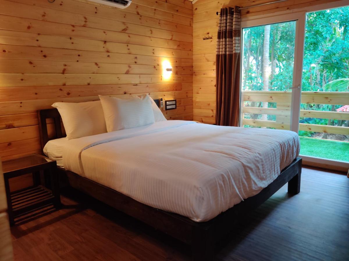 Breezywood Resort Malvan Bagian luar foto