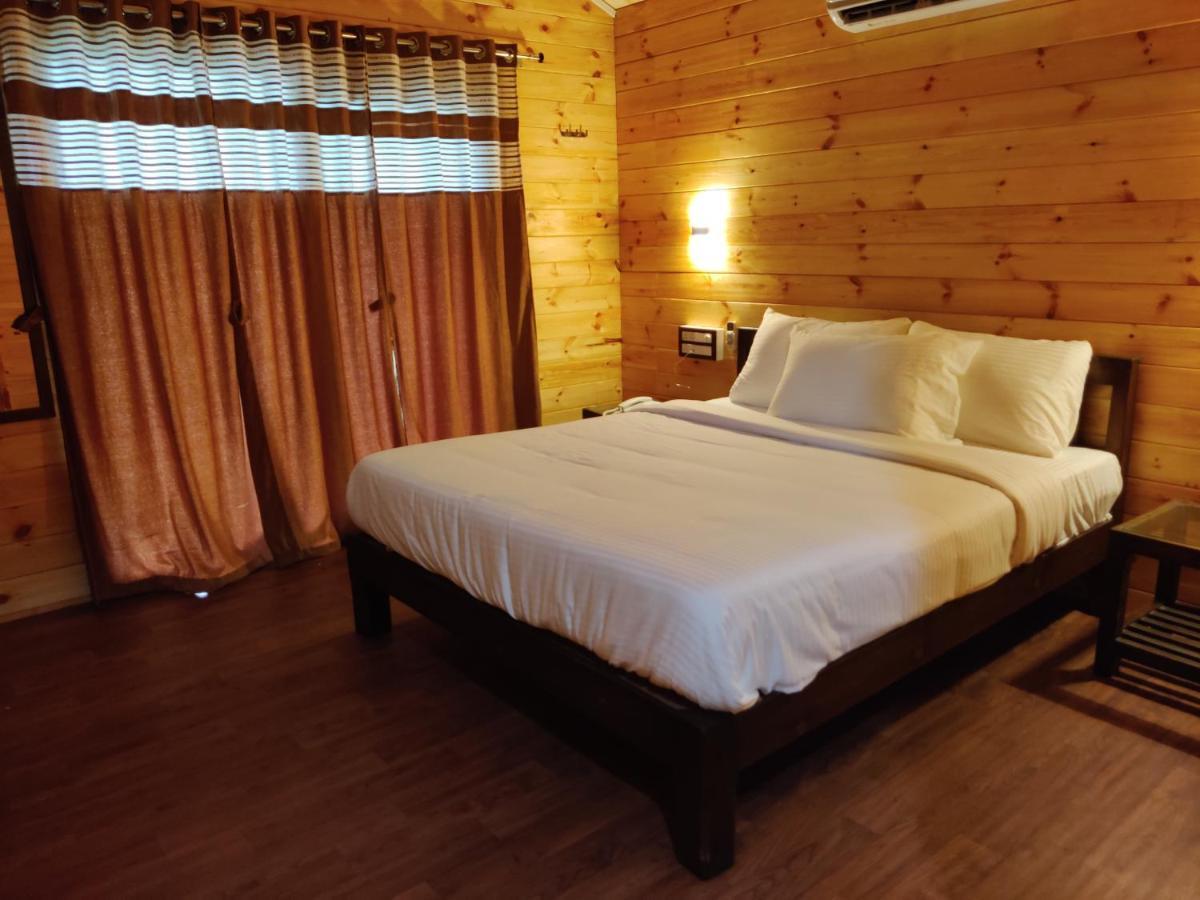 Breezywood Resort Malvan Bagian luar foto