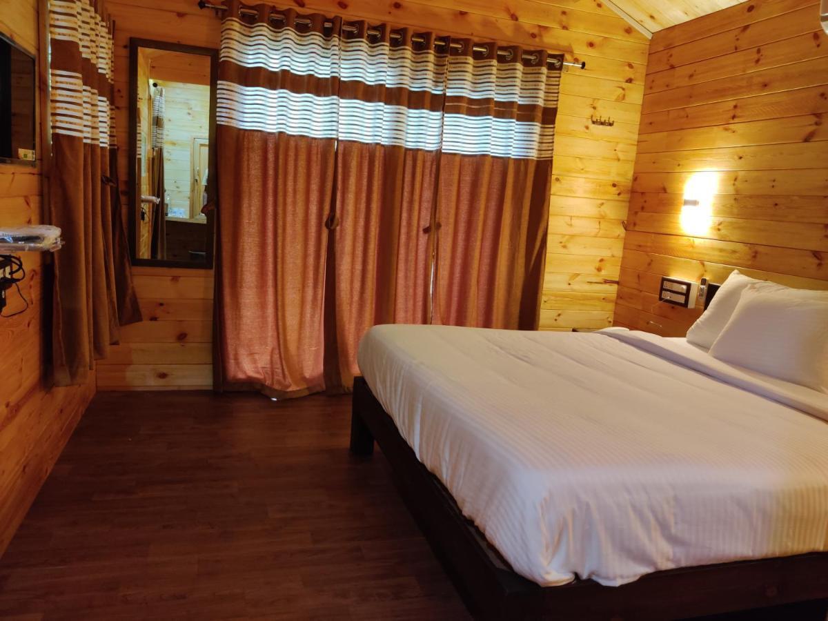Breezywood Resort Malvan Bagian luar foto