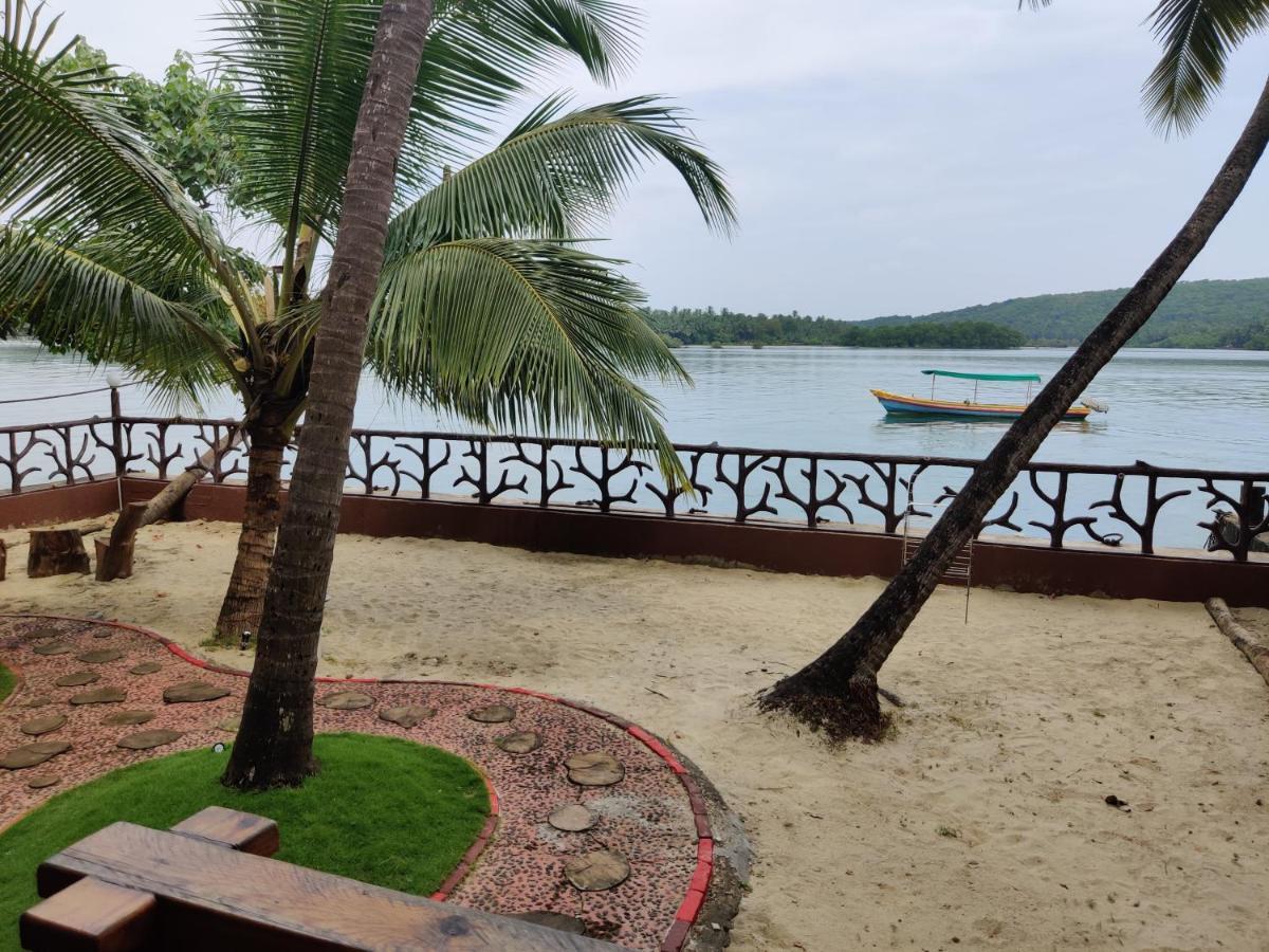 Breezywood Resort Malvan Bagian luar foto